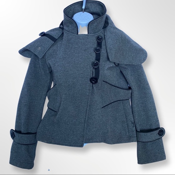 Three Stones Coat: Futuristic Cropped with Mao Collar, Detachable Neck, Buttons - Picture 5 of 16